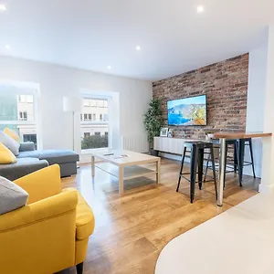  Apartment Modern Canal View Home, In Centre, Sleeps 8